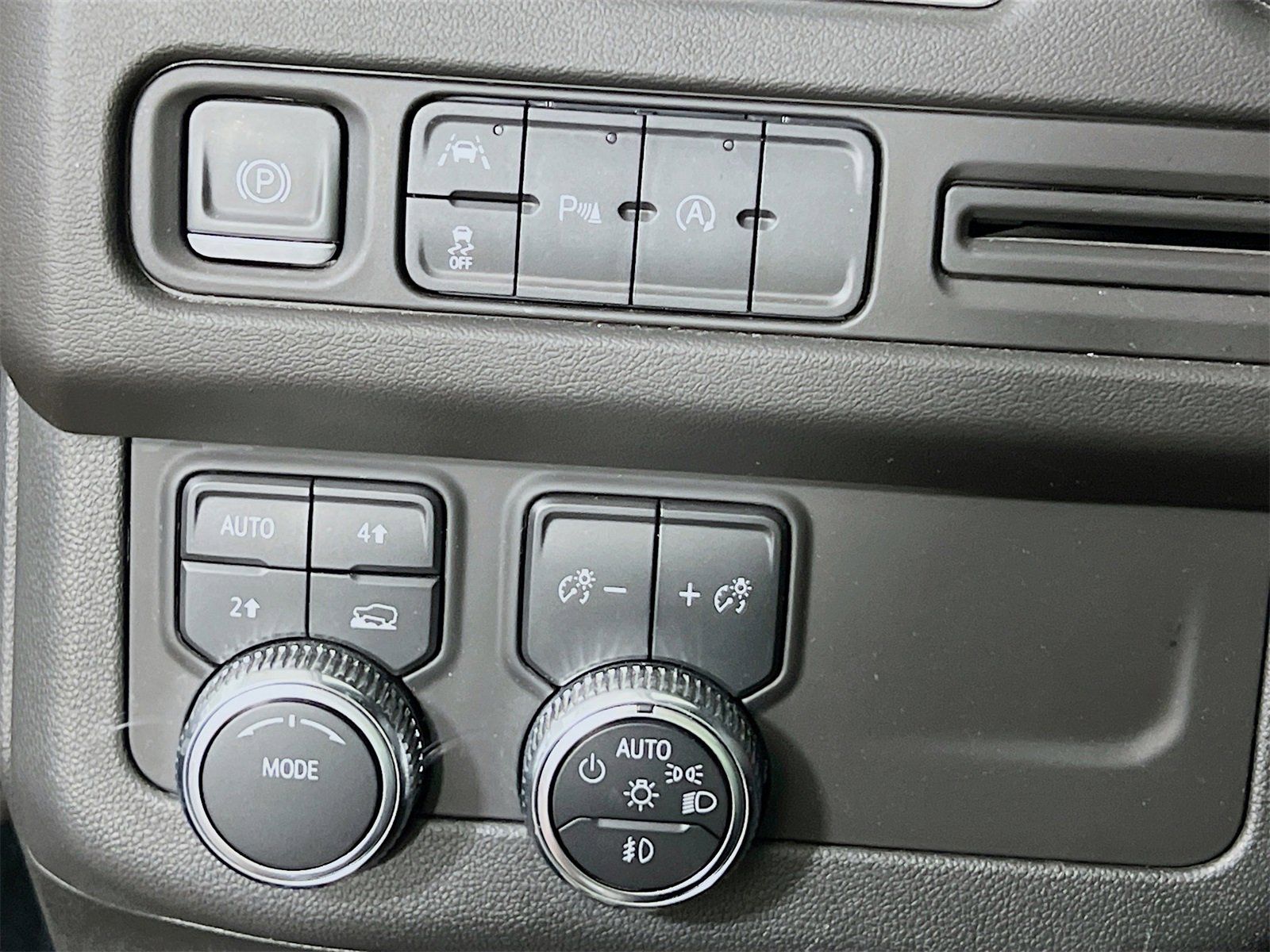 Used 2023 GMC Yukon XL SLT image 11