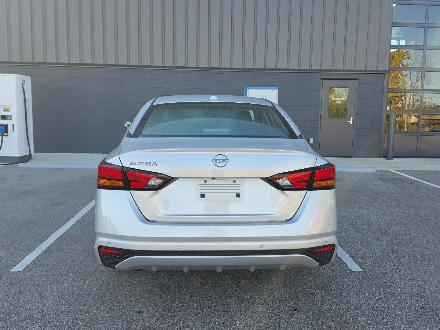 Used 2025 Nissan Altima 2.5 SV FWD image 4