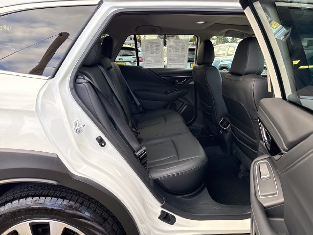 Used 2025 Subaru Outback Onyx Edition AWD/4WD image 10