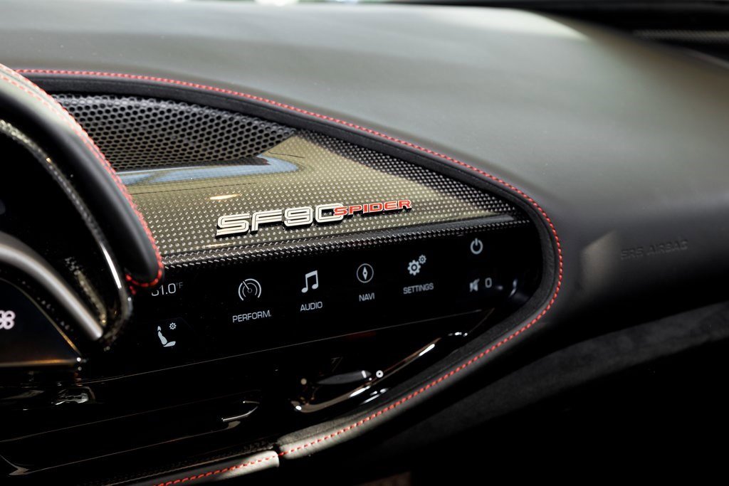 Used 2022 Ferrari SF90 Spider image 30
