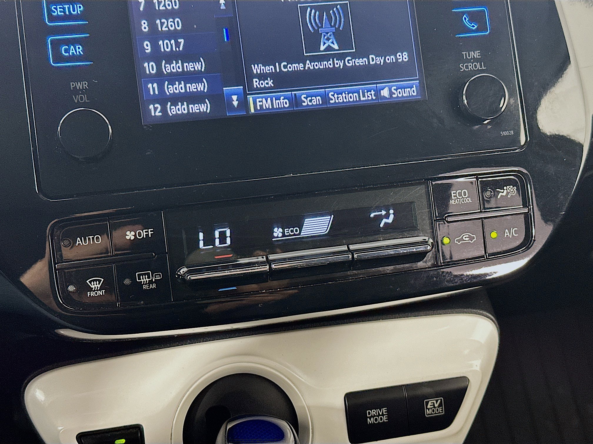 Used 2018 Toyota Prius Two w/ Prius Two Safety Plus Package FWD image 23