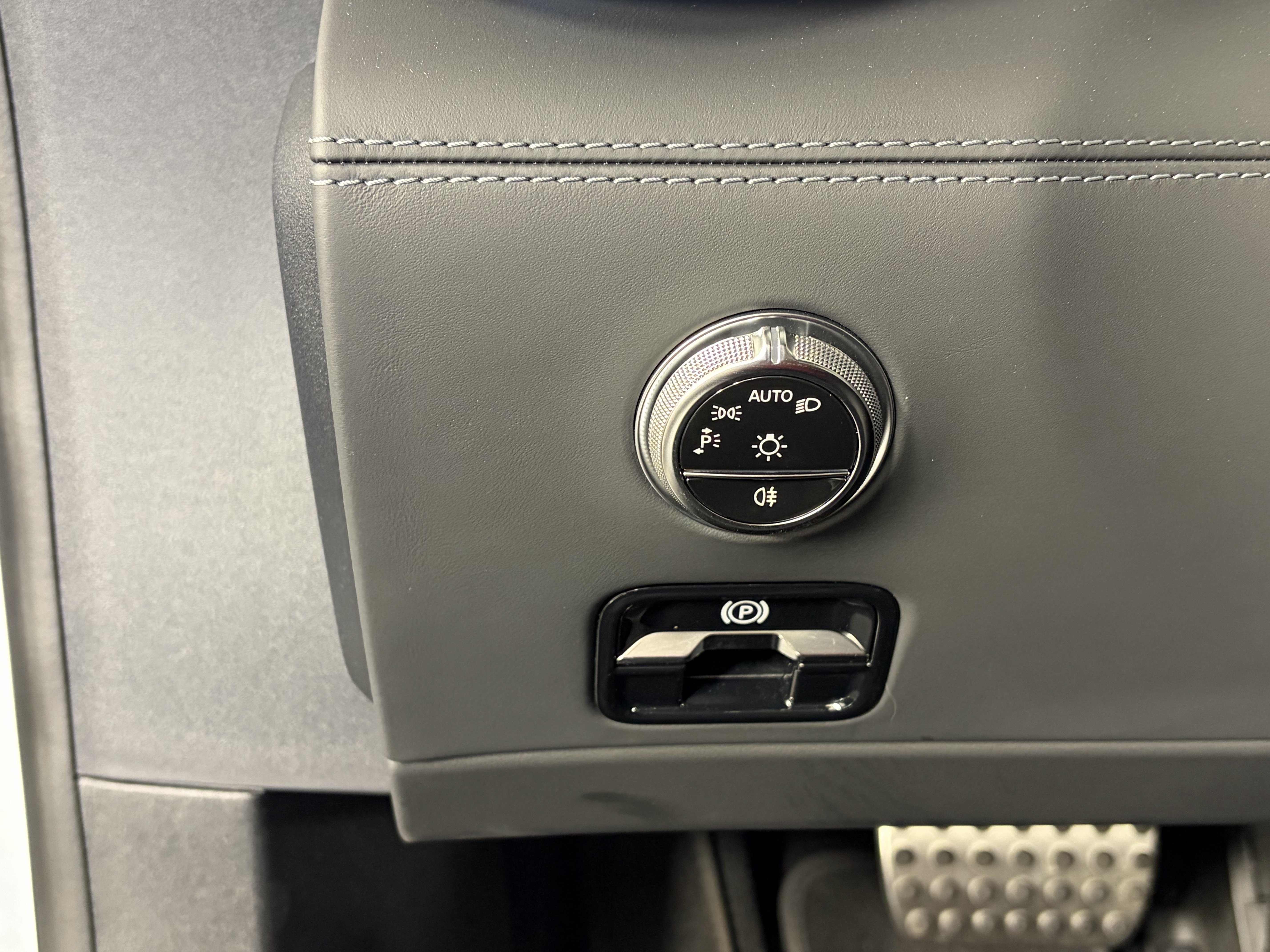 Used 2025 Mercedes-Benz AMG GT 63 image 27