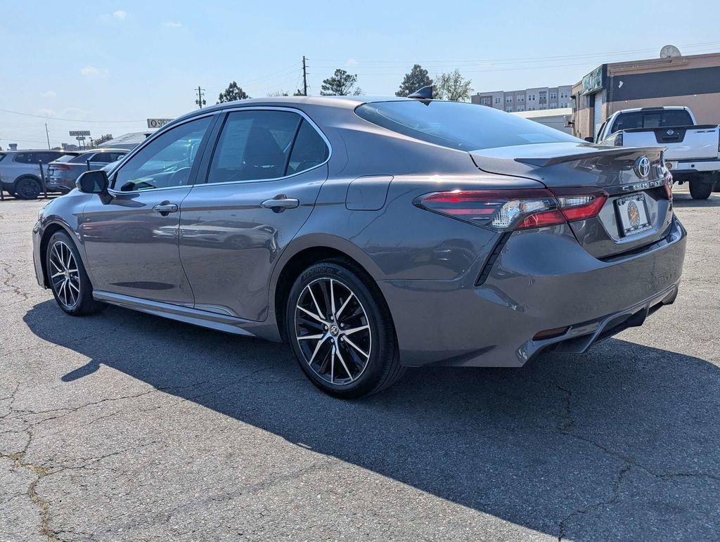 Used 2021 Toyota Camry SE image 7