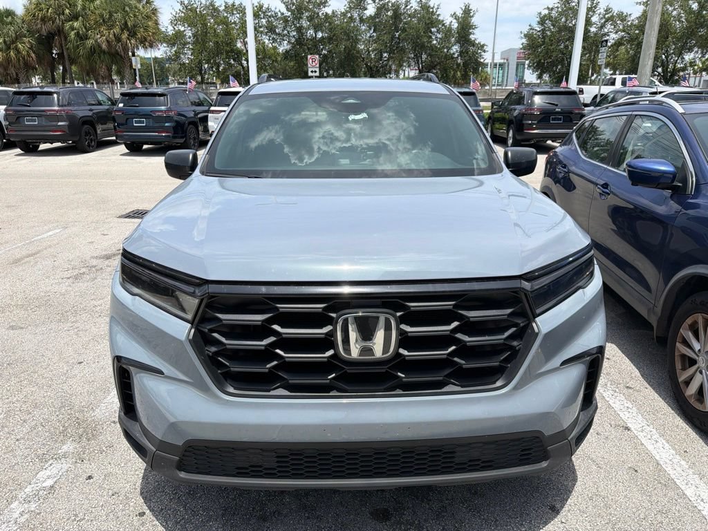 Used 2025 Honda Pilot Sport image 2
