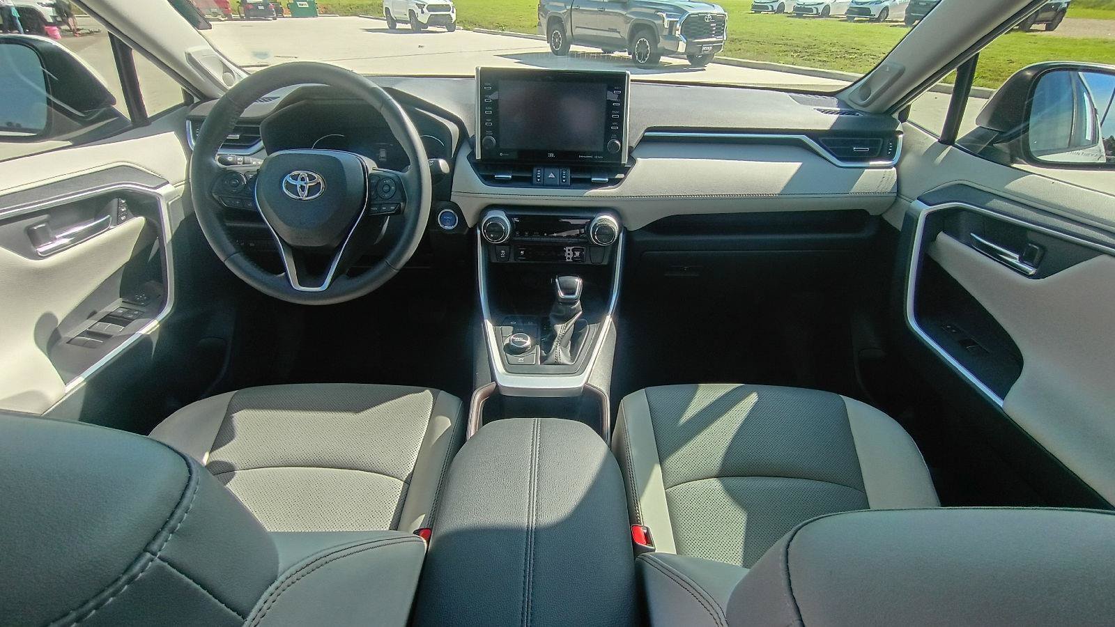 Used 2022 Toyota RAV4 Limited AWD/4WD image 15