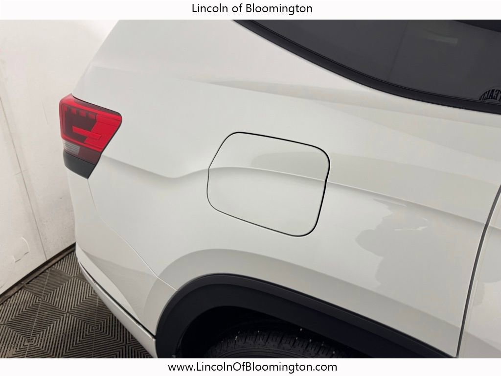 Used 2023 Volkswagen Atlas SEL R-Line image 11