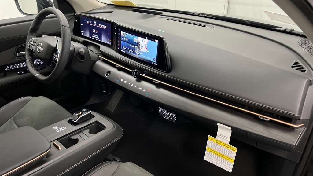 Used 2024 Nissan Ariya AWD image 18