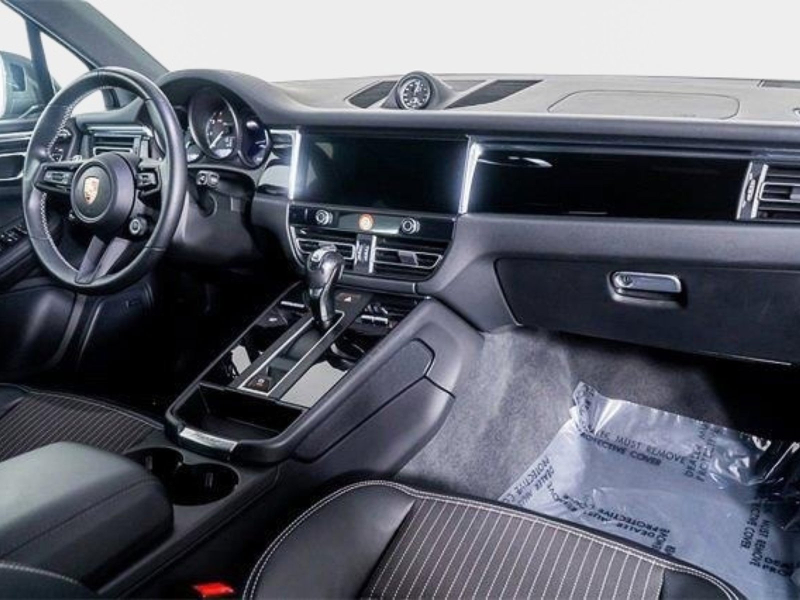 Used 2025 Porsche Macan Turbo AWD/4WD image 35