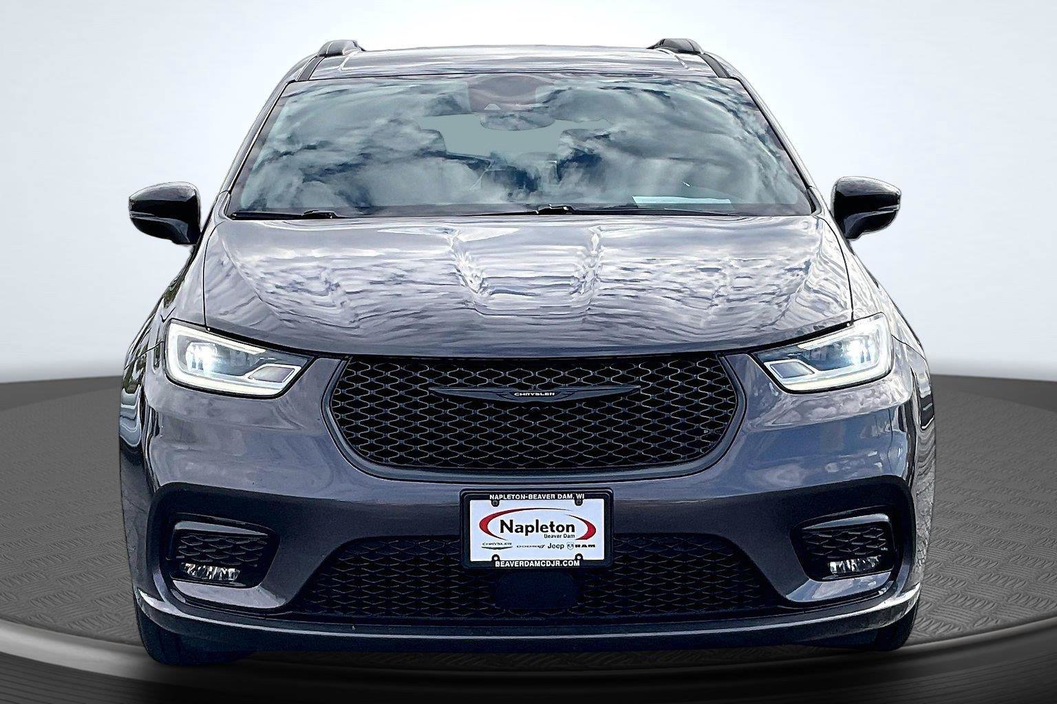 Used 2021 Chrysler Pacifica Touring-L w/ S Appearance Package FWD image 3
