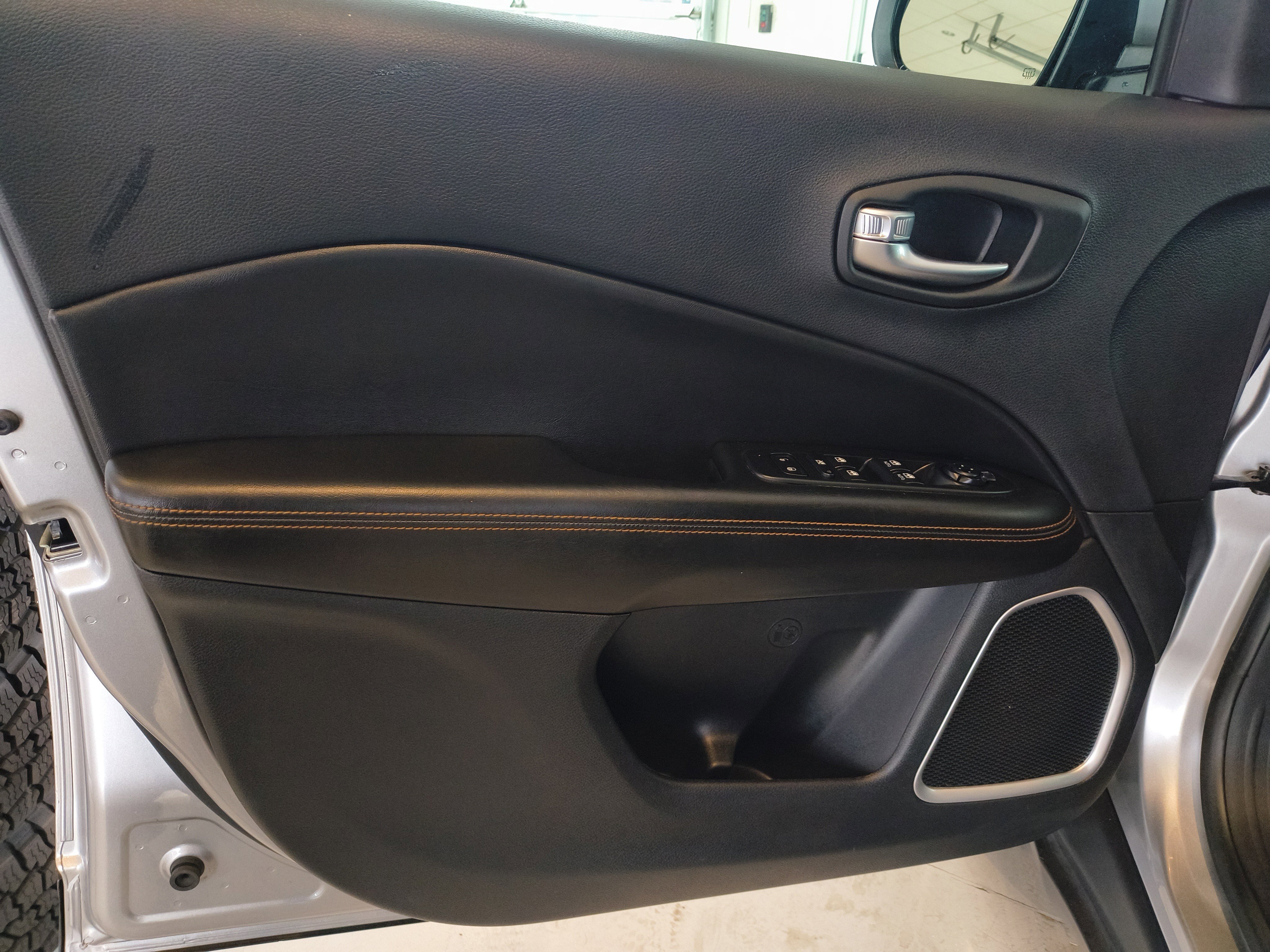 Used 2019 Jeep Compass Limited image 9