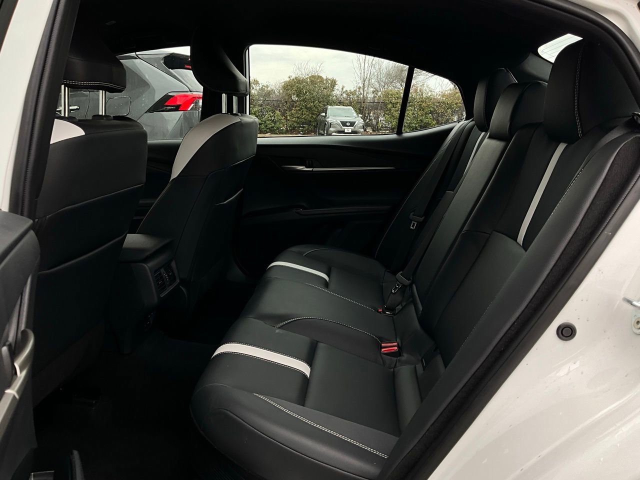 Used 2025 Toyota Camry SE image 12