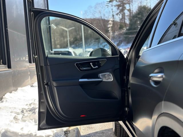 Used 2025 Mercedes-Benz GLC 300 4MATIC image 18
