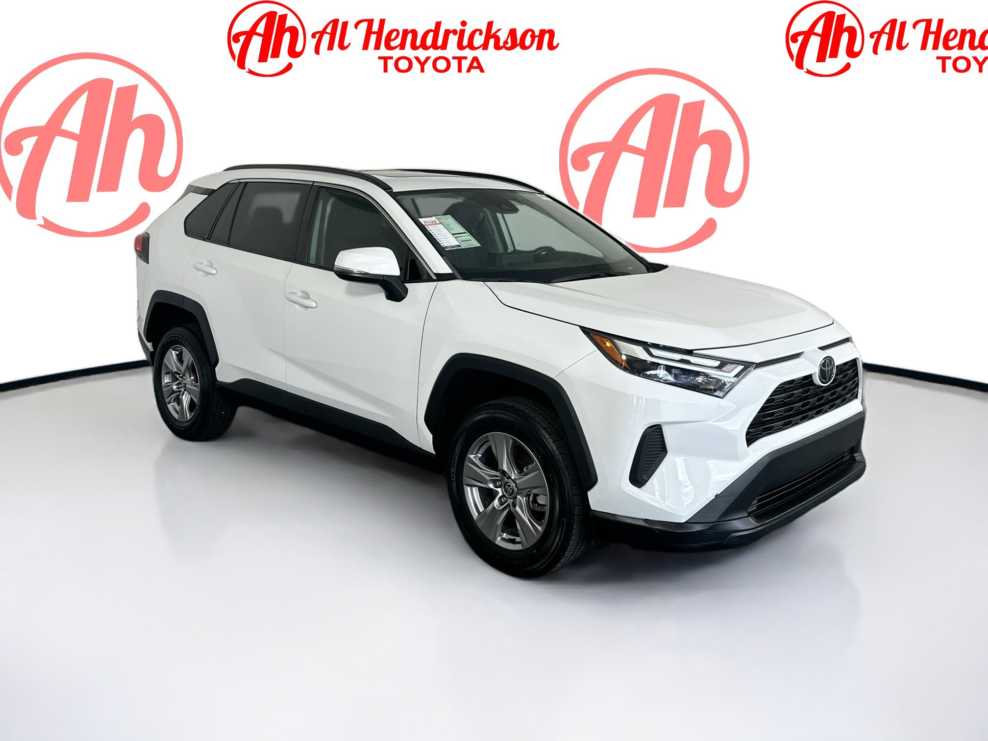 Used 2023 Toyota RAV4 XLE image 1