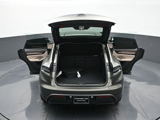 Certified 2025 Porsche Macan Electric RWD image 9