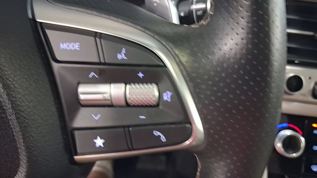 Used 2025 Genesis G70 2.5T AWD/4WD image 32