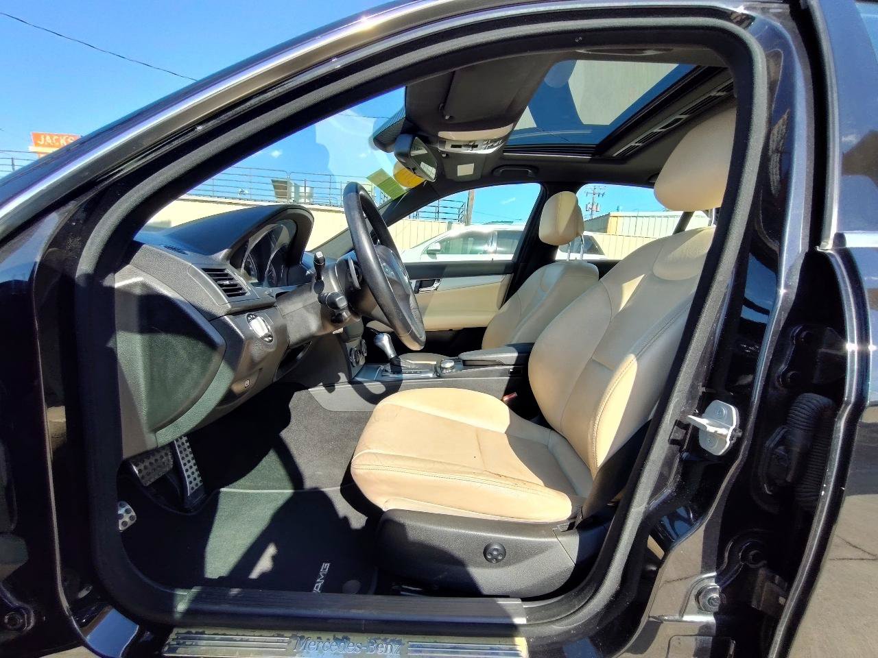 Used 2010 Mercedes-Benz C 300 Sedan image 14