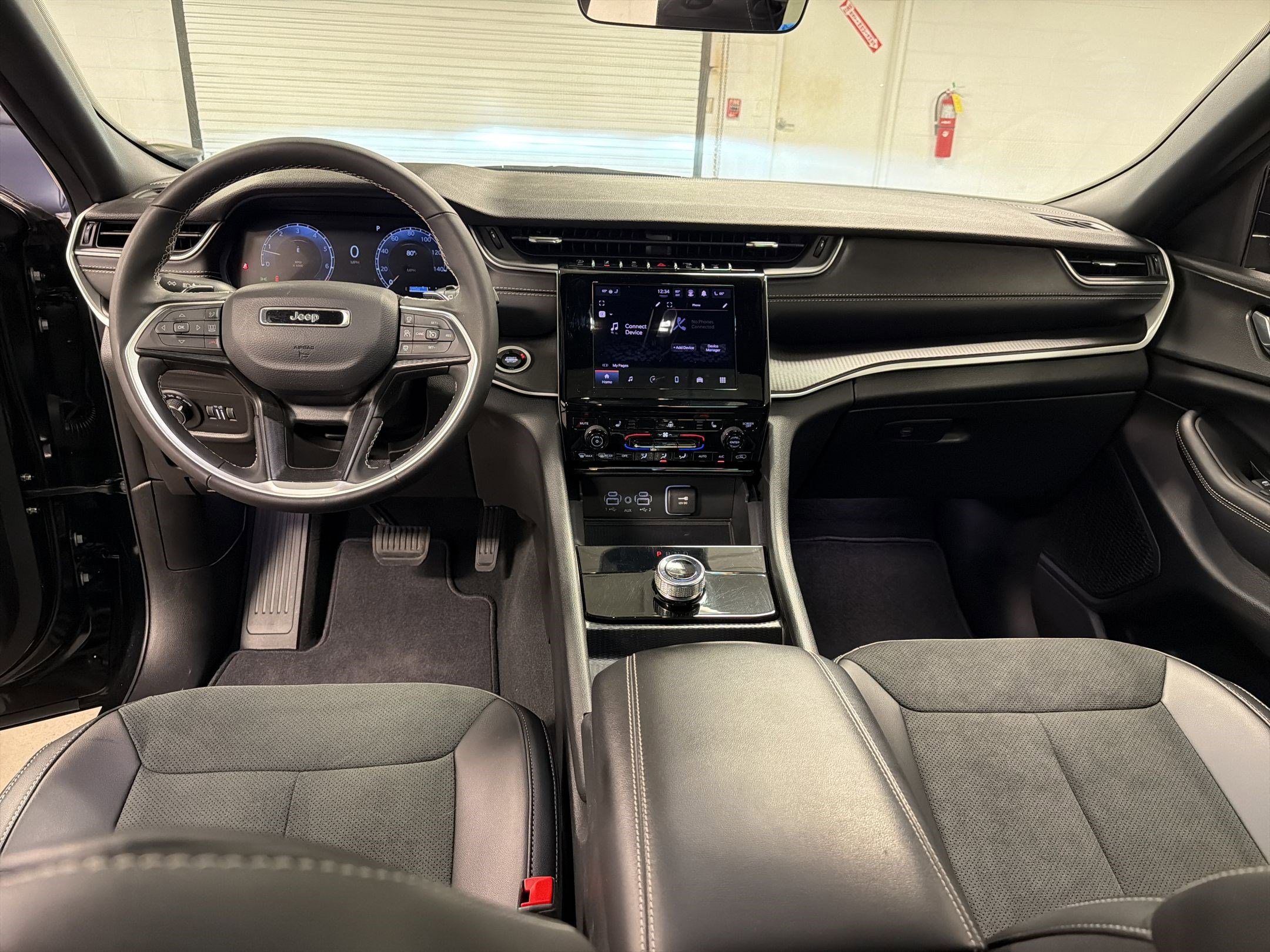 Used 2025 Jeep Grand Cherokee L Altitude image 16