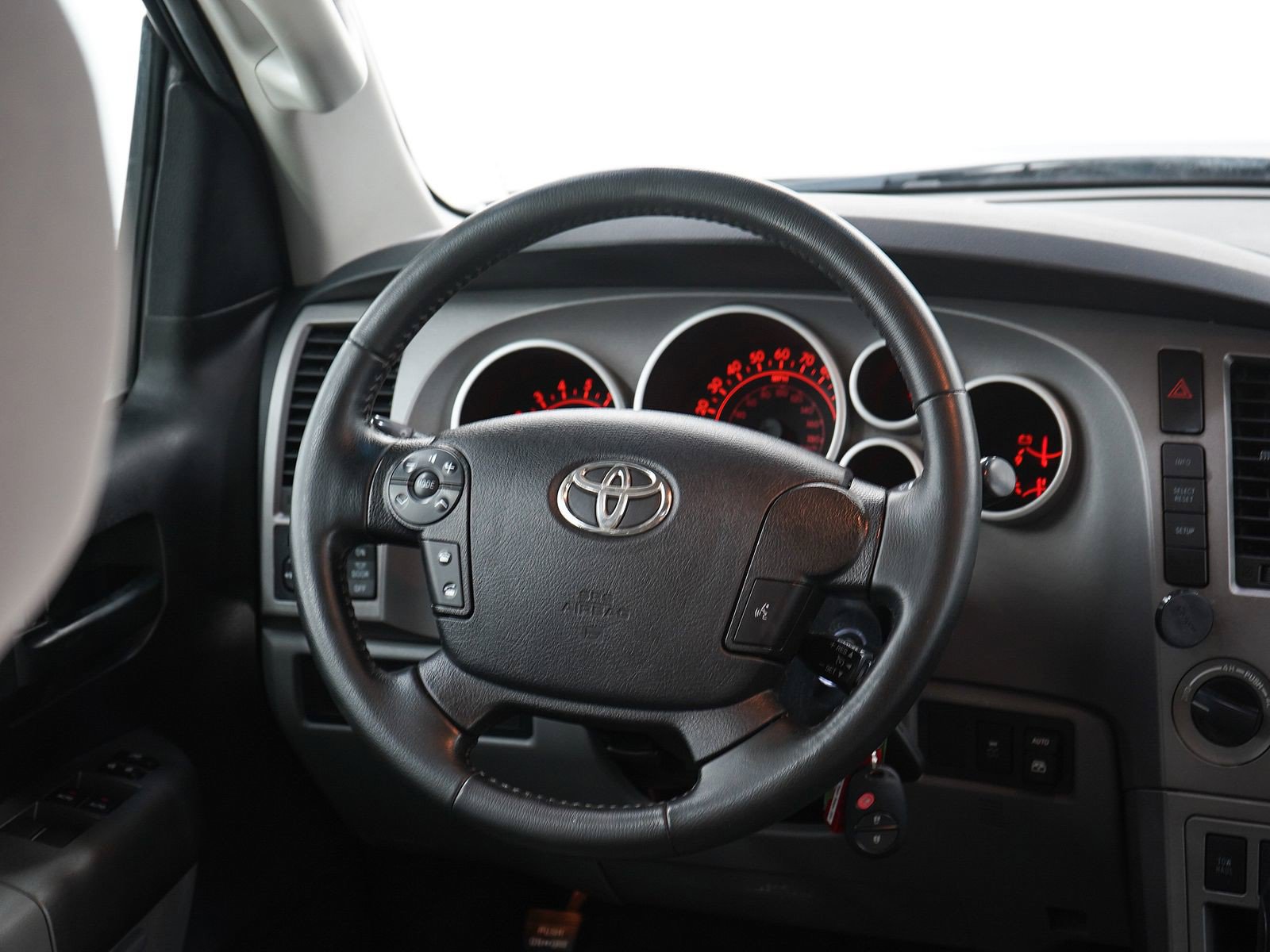 Used 2010 Toyota Sequoia SR5 AWD/4WD image 16