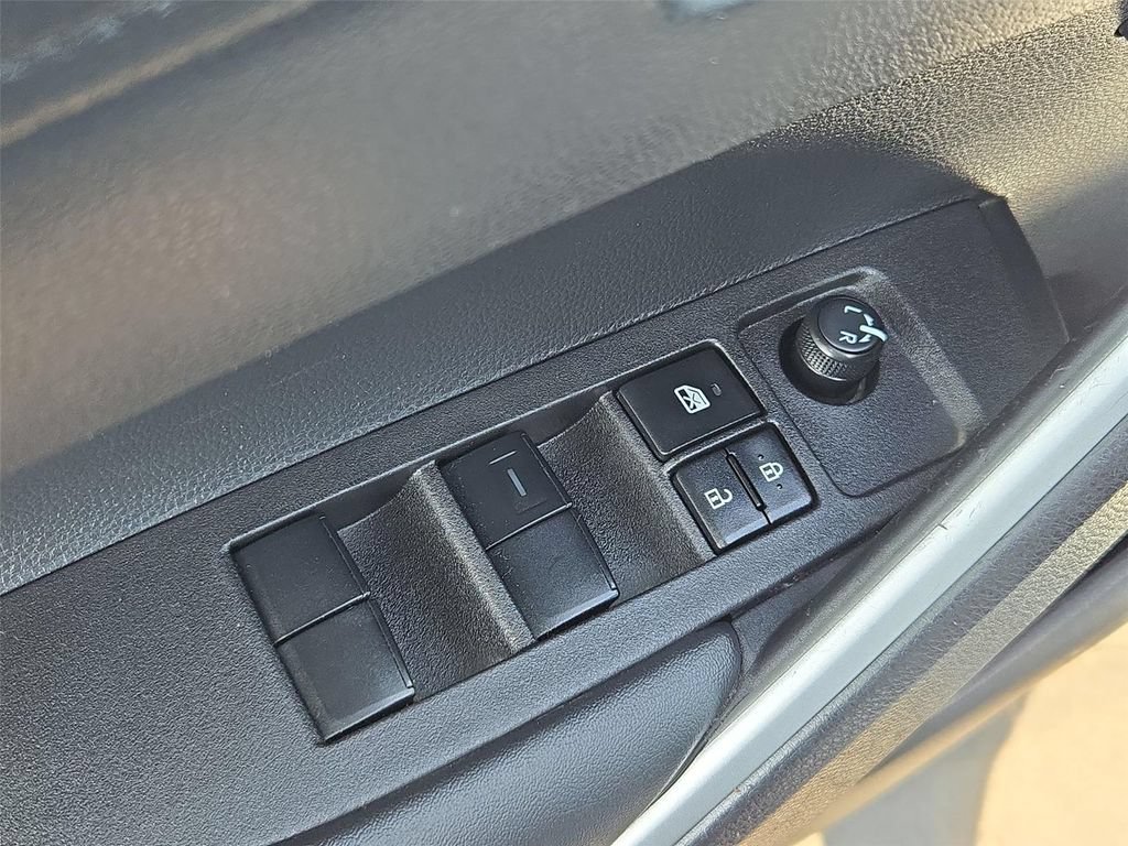 Used 2026 Toyota Corolla Cross LE FWD image 15