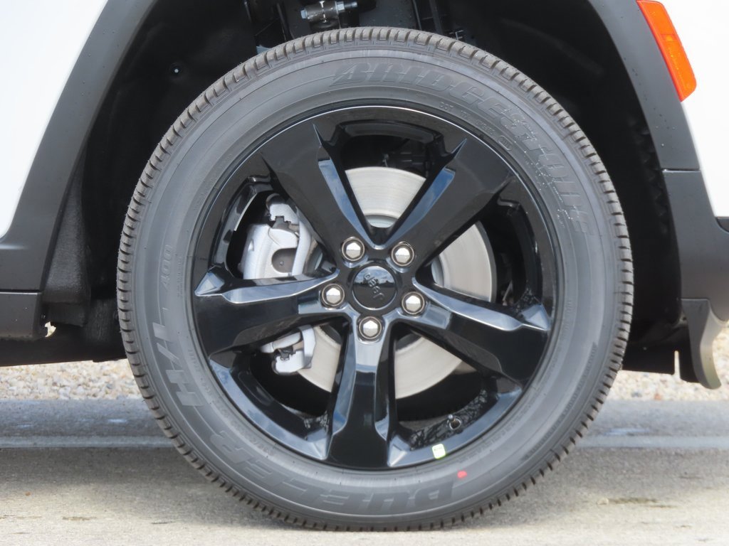 New 2025 Jeep Grand Cherokee L Altitude image 14