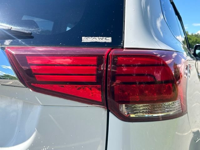 Used 2016 Mitsubishi Outlander GT AWD/4WD image 10