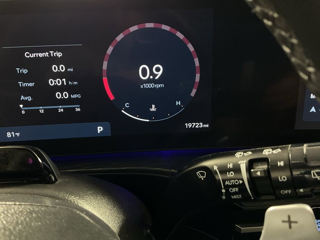 Used 2025 Hyundai Santa Fe Limited AWD/4WD image 42