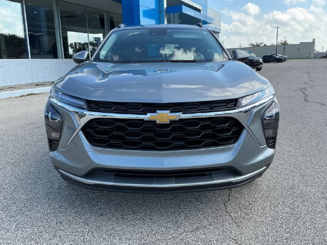 Used 2025 Chevrolet Trax LT w/ Driver Confidence Package FWD image 16