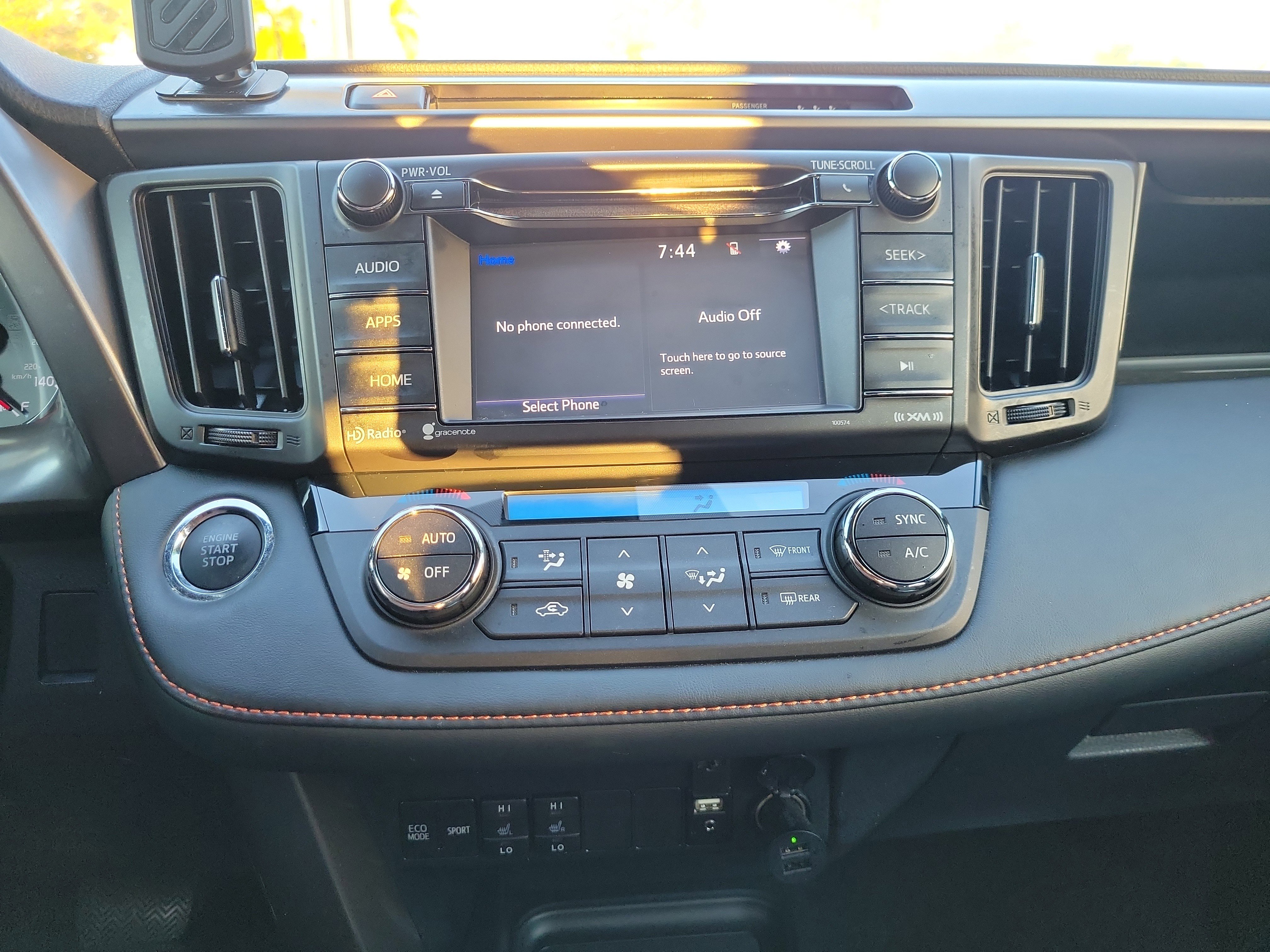 Used 2018 Toyota RAV4 SE image 20