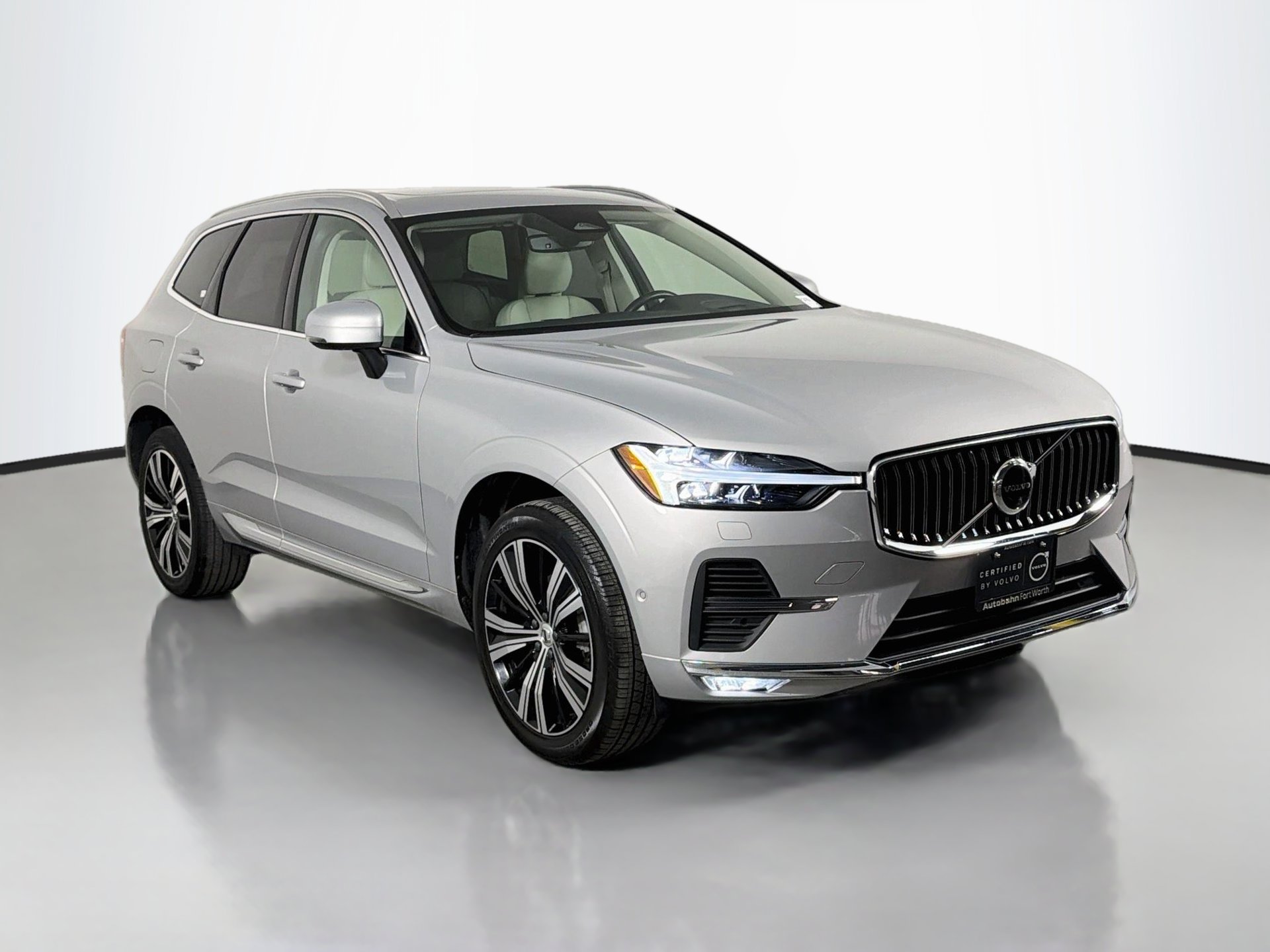 Certified 2023 Volvo XC60 B5 Ultimate w/ Climate Package FWD image 3