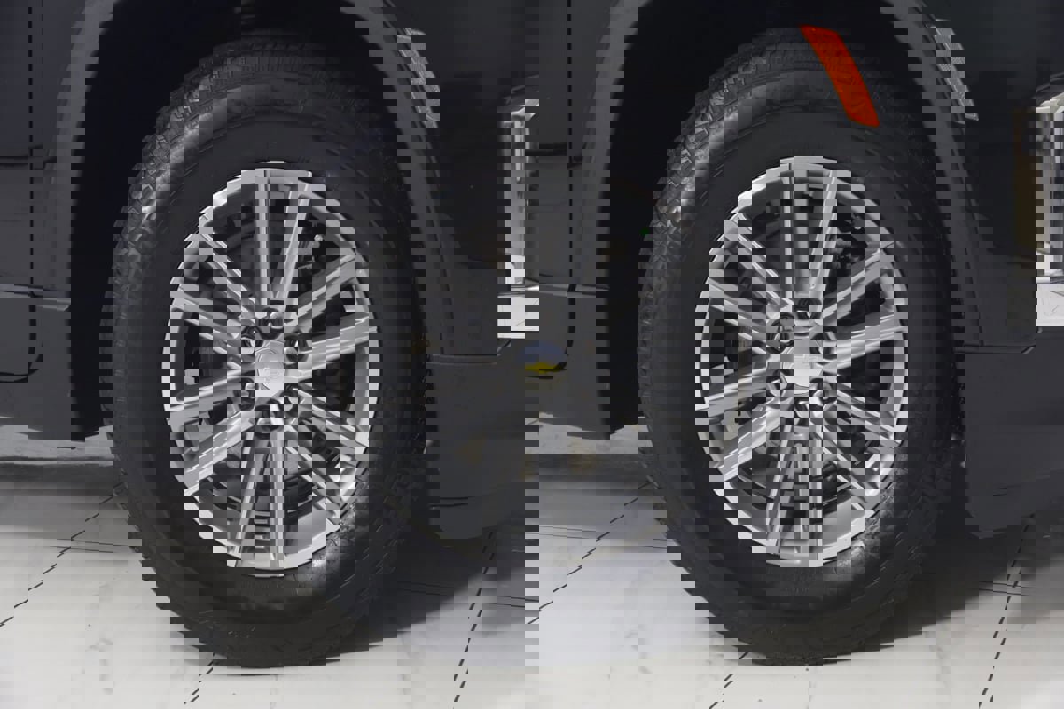 Used 2023 Chevrolet Traverse LT w/ LPO, Cargo Package image 14