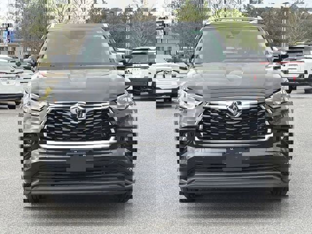 Used 2023 Toyota Highlander XLE image 14