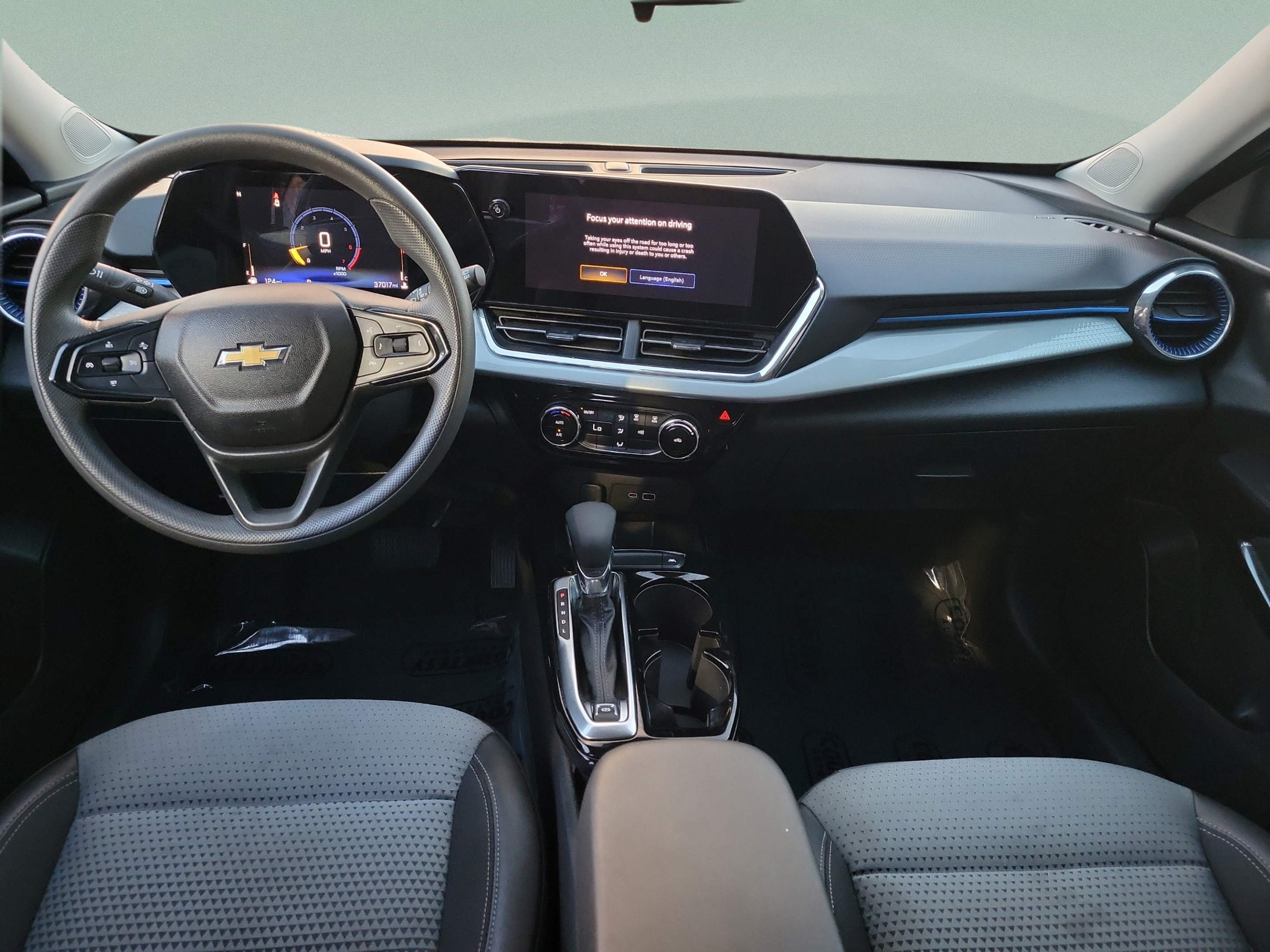 Used 2025 Chevrolet Trax LT FWD image 12