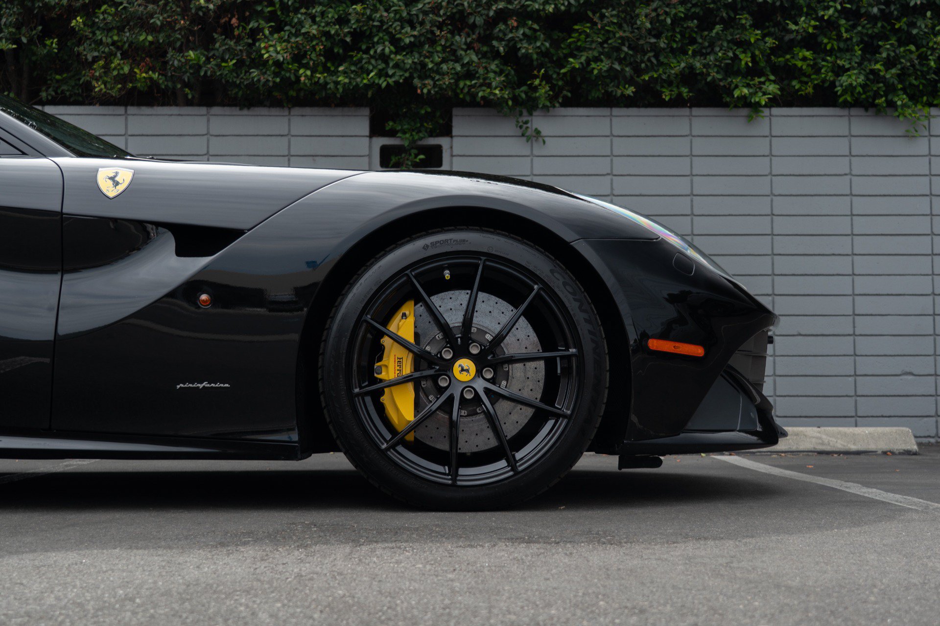 Used 2014 Ferrari F12 Berlinetta RWD image 10
