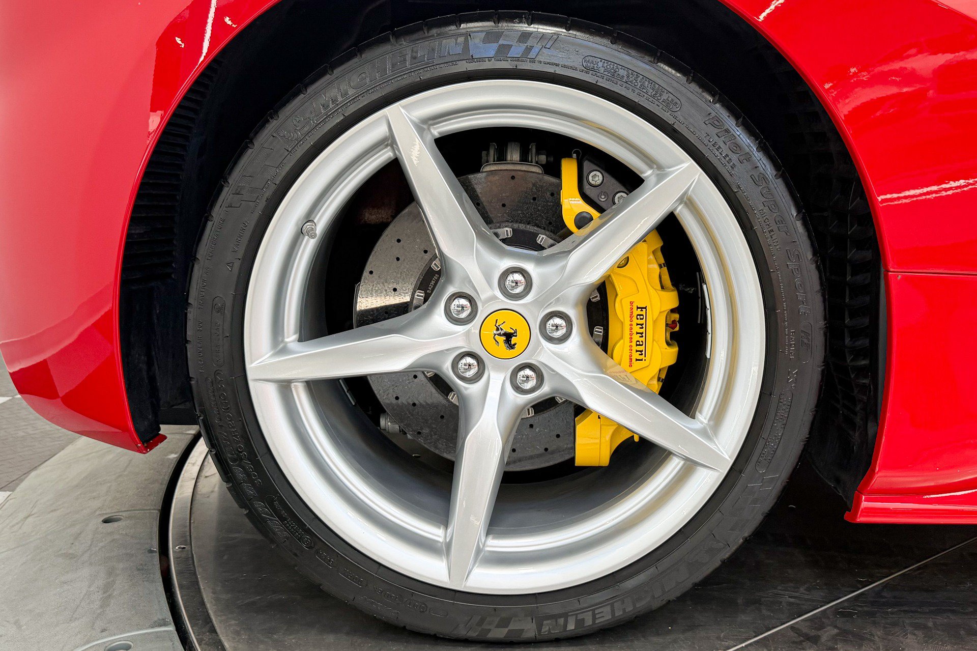 Used 2018 Ferrari 488 Spider RWD image 37