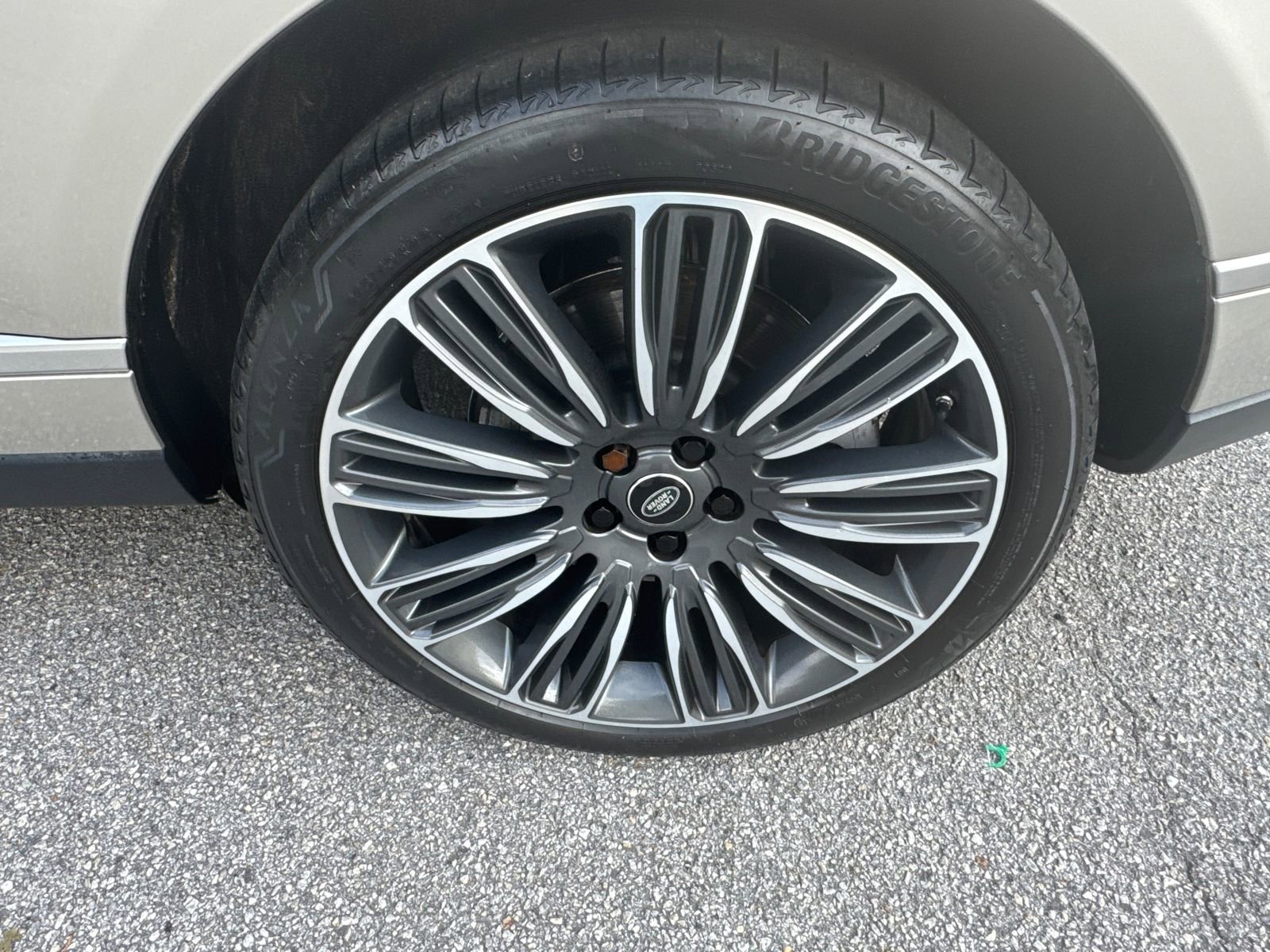 Used 2020 Land Rover Range Rover HSE image 19