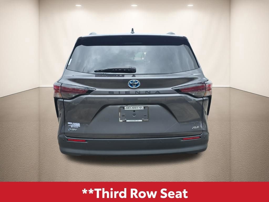 Used 2025 Toyota Sienna XLE image 5