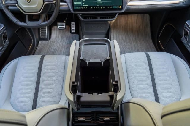 Used 2024 Rivian R1S Launch Edition image 22