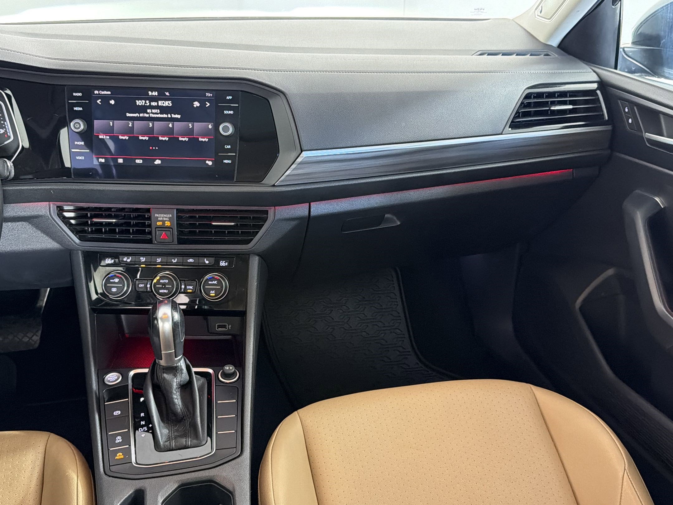 Used 2019 Volkswagen Jetta SEL w/ Cold Weather Package FWD image 25