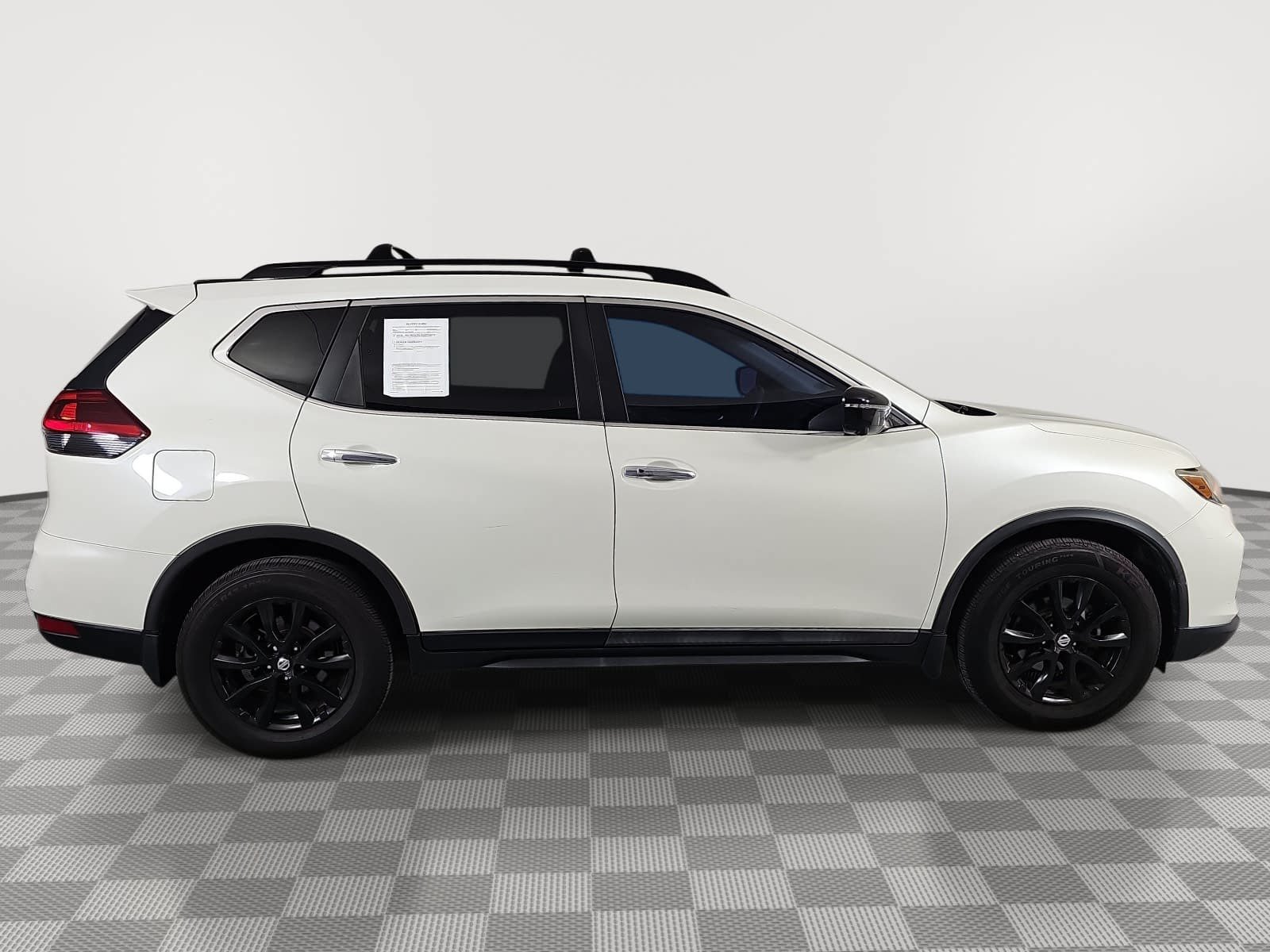 Used 2018 Nissan Rogue SV w/ Premium Package FWD image 9