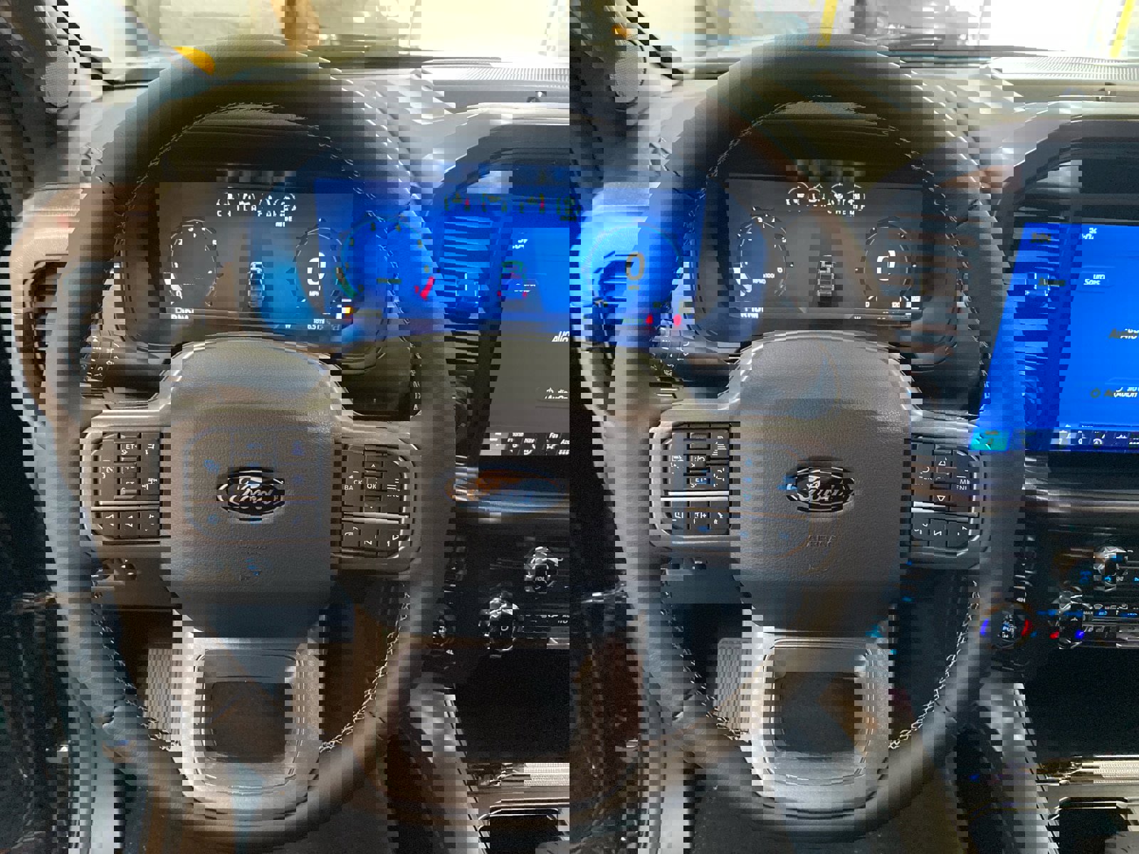 New 2025 Ford F150 Lariat w/ Equipment Group 501A Mid image 23