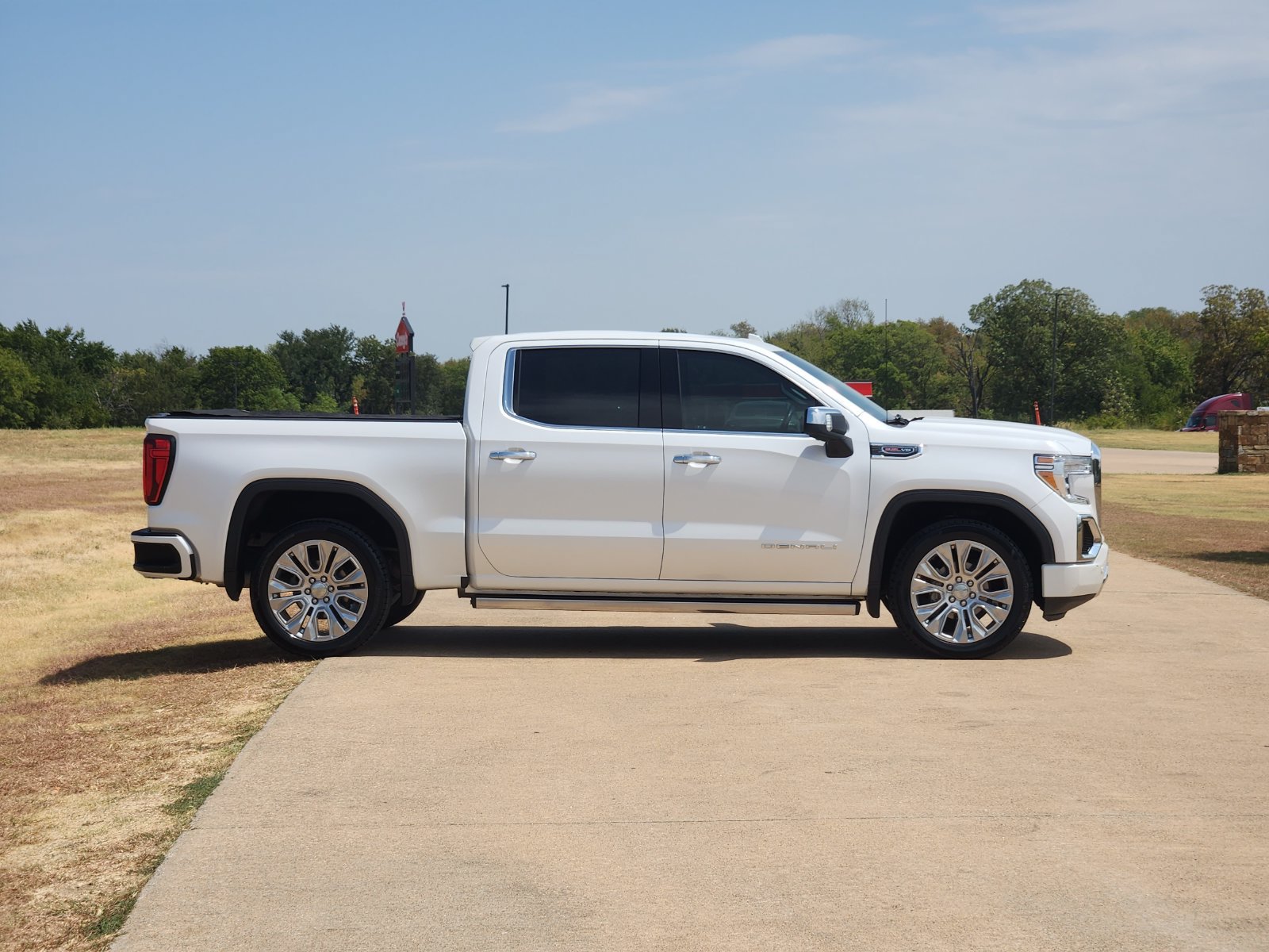 Used 2021 GMC Sierra 1500 Denali w/ Denali Ultimate Package AWD/4WD image 7
