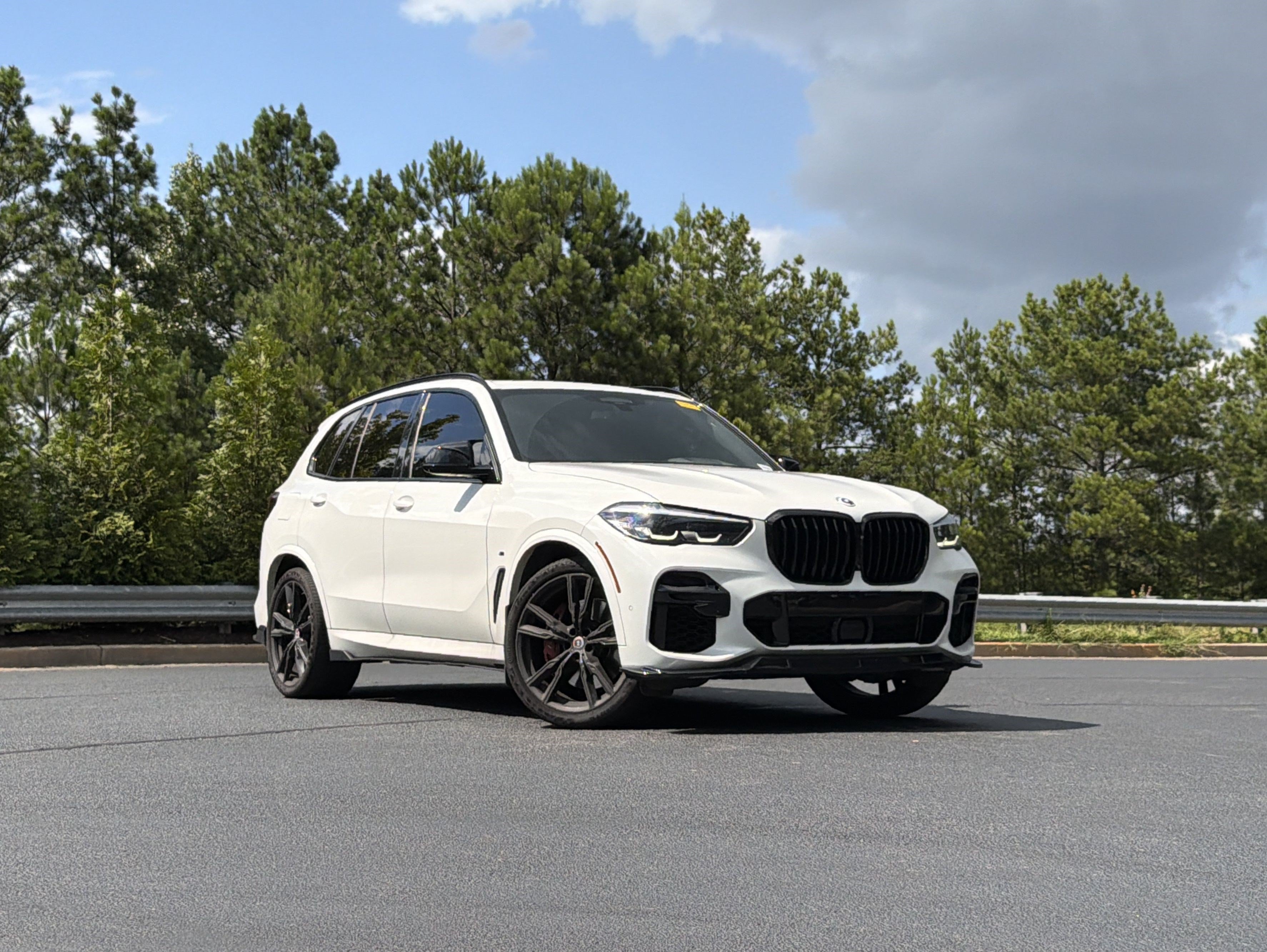 Used 2022 BMW X5 M50i AWD/4WD image 2