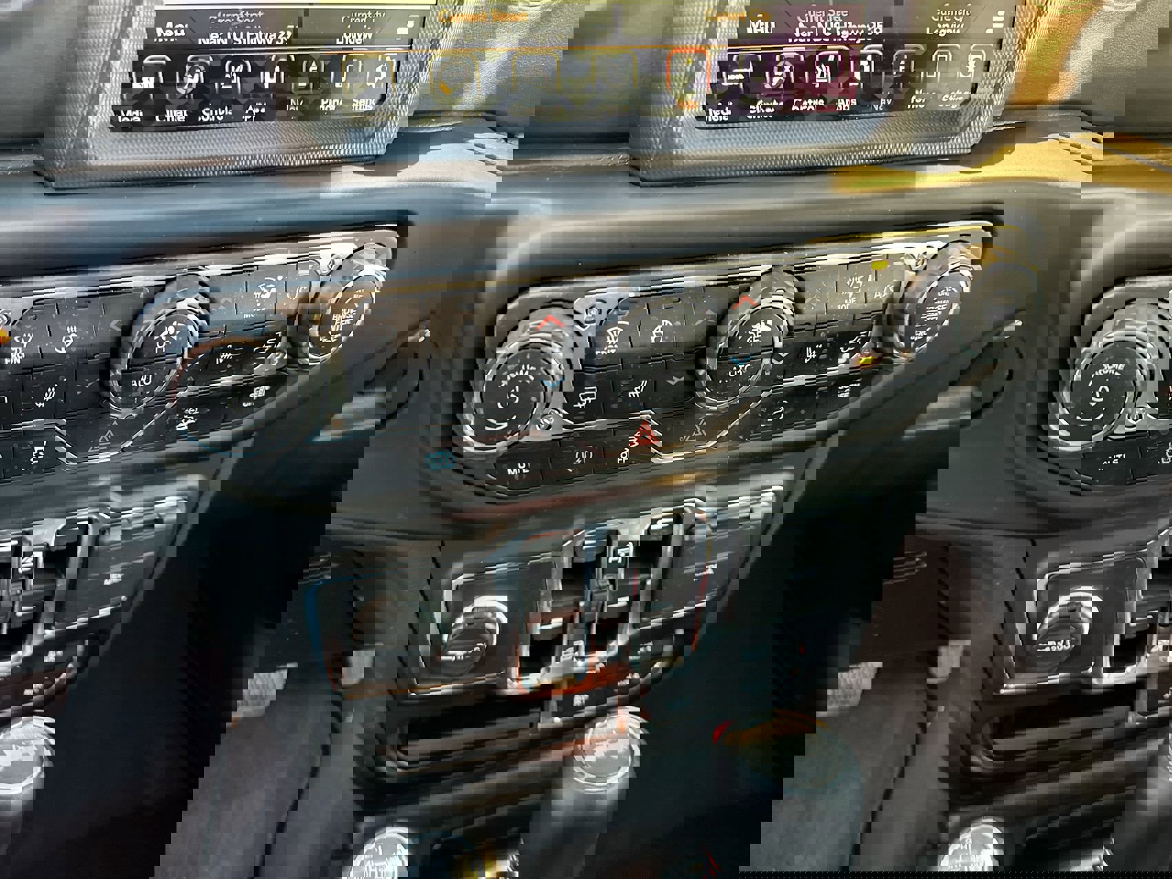 New 2023 Jeep Wrangler Sahara w/ Cold Weather Group image 19