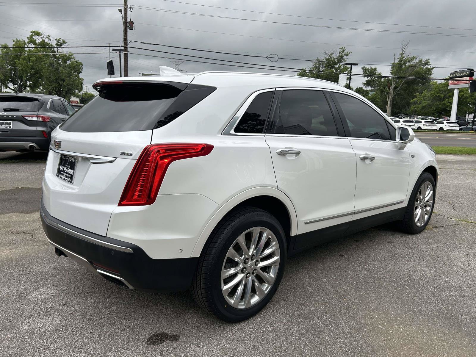 Used 2017 Cadillac XT5 Platinum w/ Driver Assist Package AWD/4WD image 3