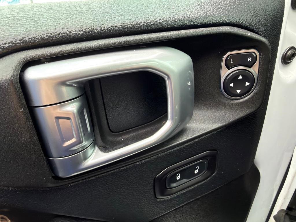 Used 2018 Jeep Wrangler Unlimited Sahara w/ Dual Top Group image 43