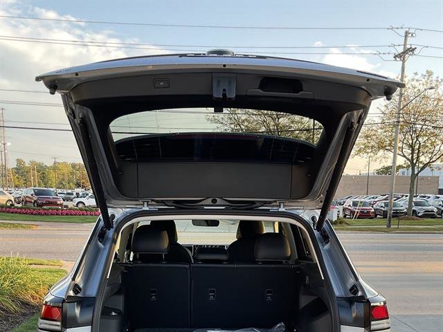 New 2025 Volkswagen Tiguan SE image 4