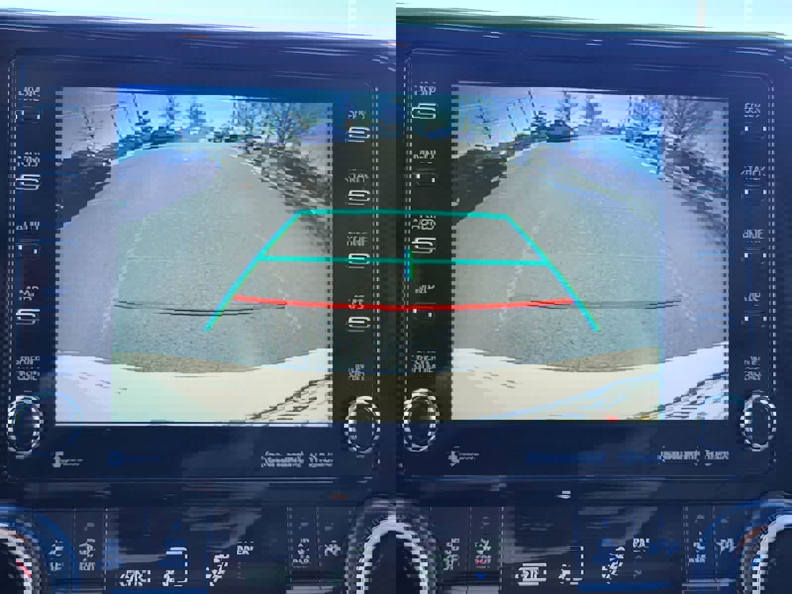 Used 2020 Toyota Highlander XLE image 20