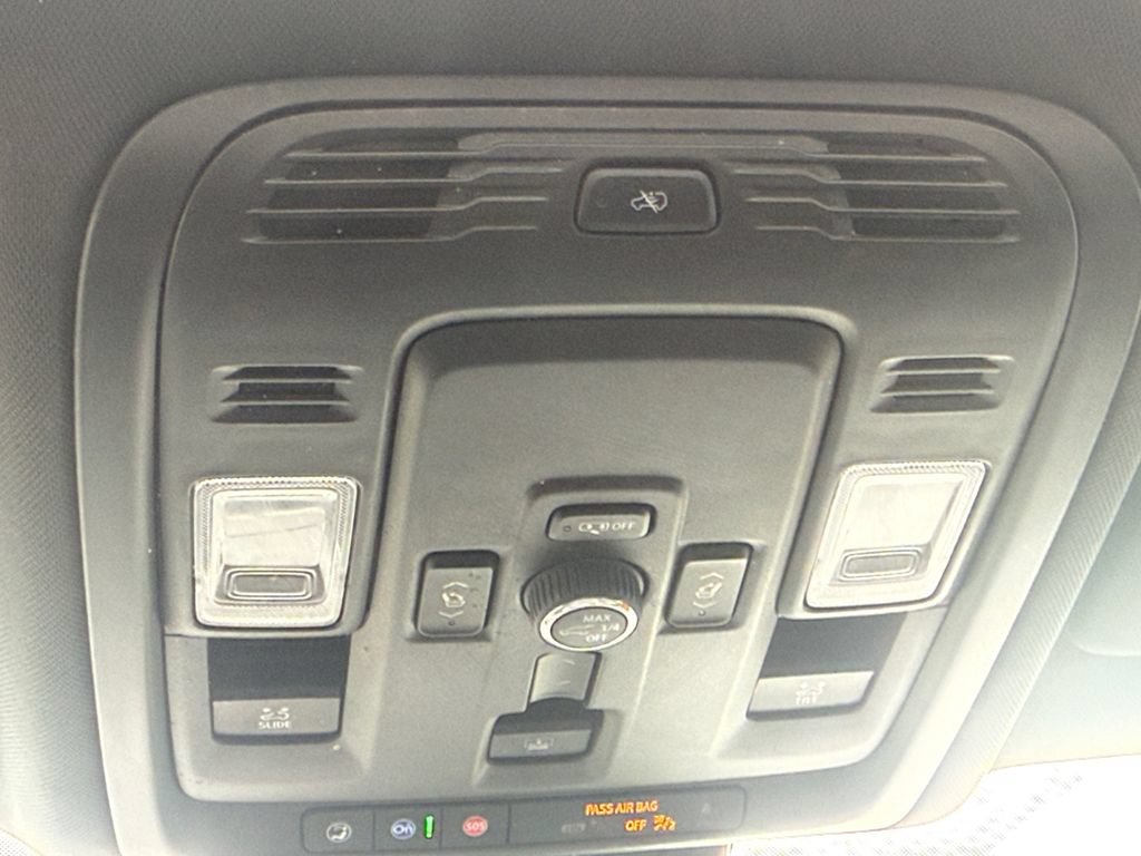 Used 2025 Chevrolet Tahoe High Country AWD/4WD image 16