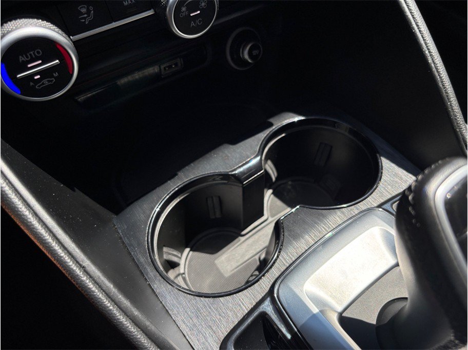 Used 2021 Alfa Romeo Giulia Sprint w/ Sun & Sound Package RWD image 31