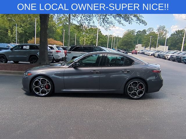 Used 2024 Alfa Romeo Giulia Veloce RWD image 2